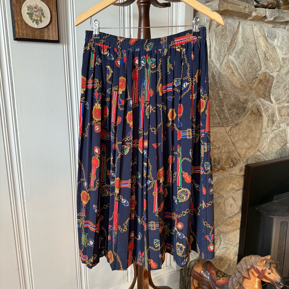 Vintage Military Medal Print Navy Blue Pleated Women's Midi Skirt size 8 medium - Picture 5 of 6